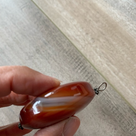 - Polished banded round Carnelian agate pendant - Picture 3 of 4